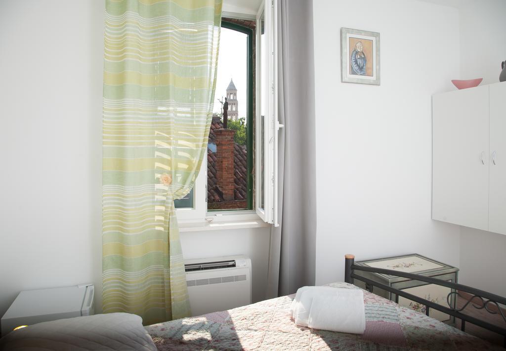 Rooms Split Pezelj Стая снимка
