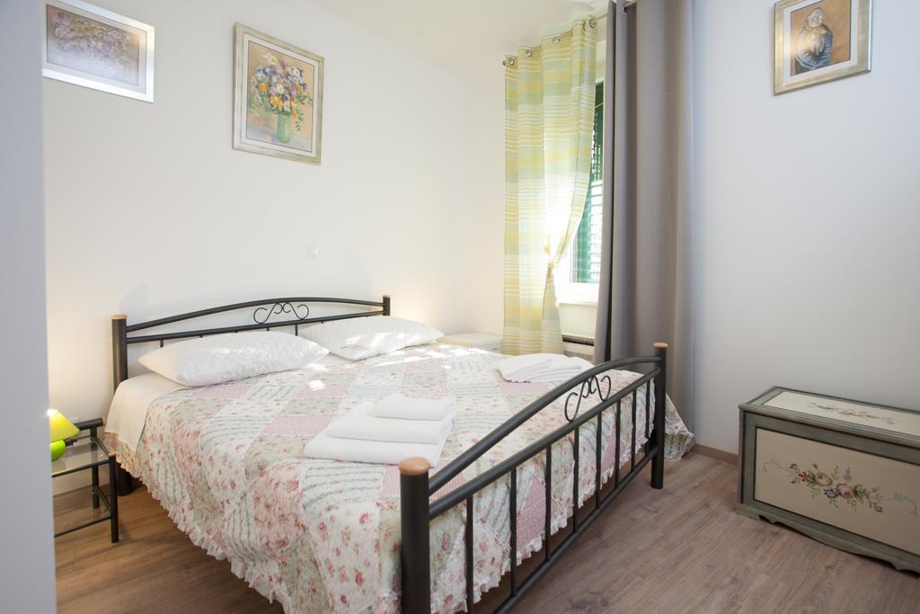 Rooms Split Pezelj Стая снимка