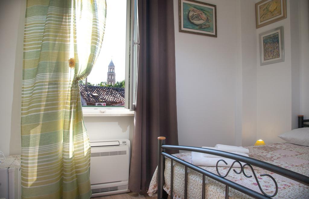 Rooms Split Pezelj Стая снимка